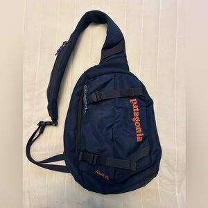 Patagonia Medium Crossbody Hiking Sling Backpack Bag Navy Atom 8L
